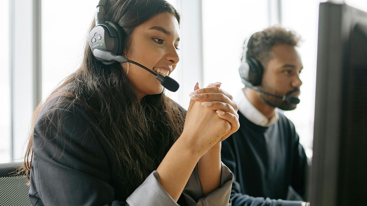Person som svarar i en telefonväxel