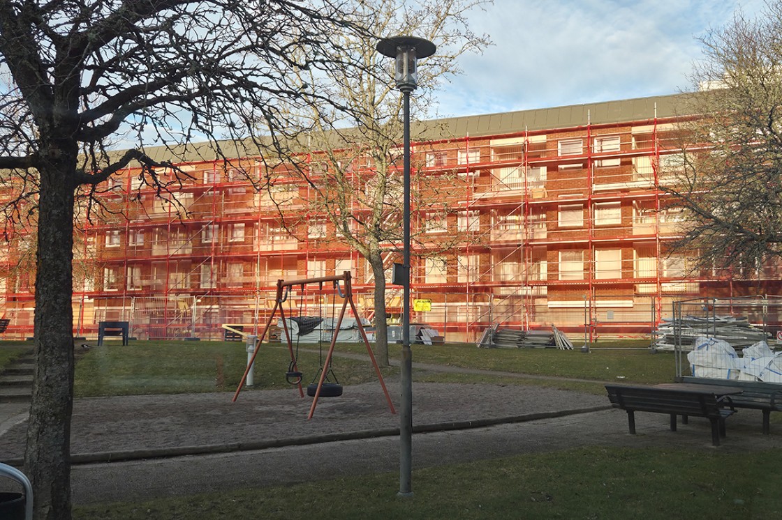 Balkonger på Tingvalla med byggställningar